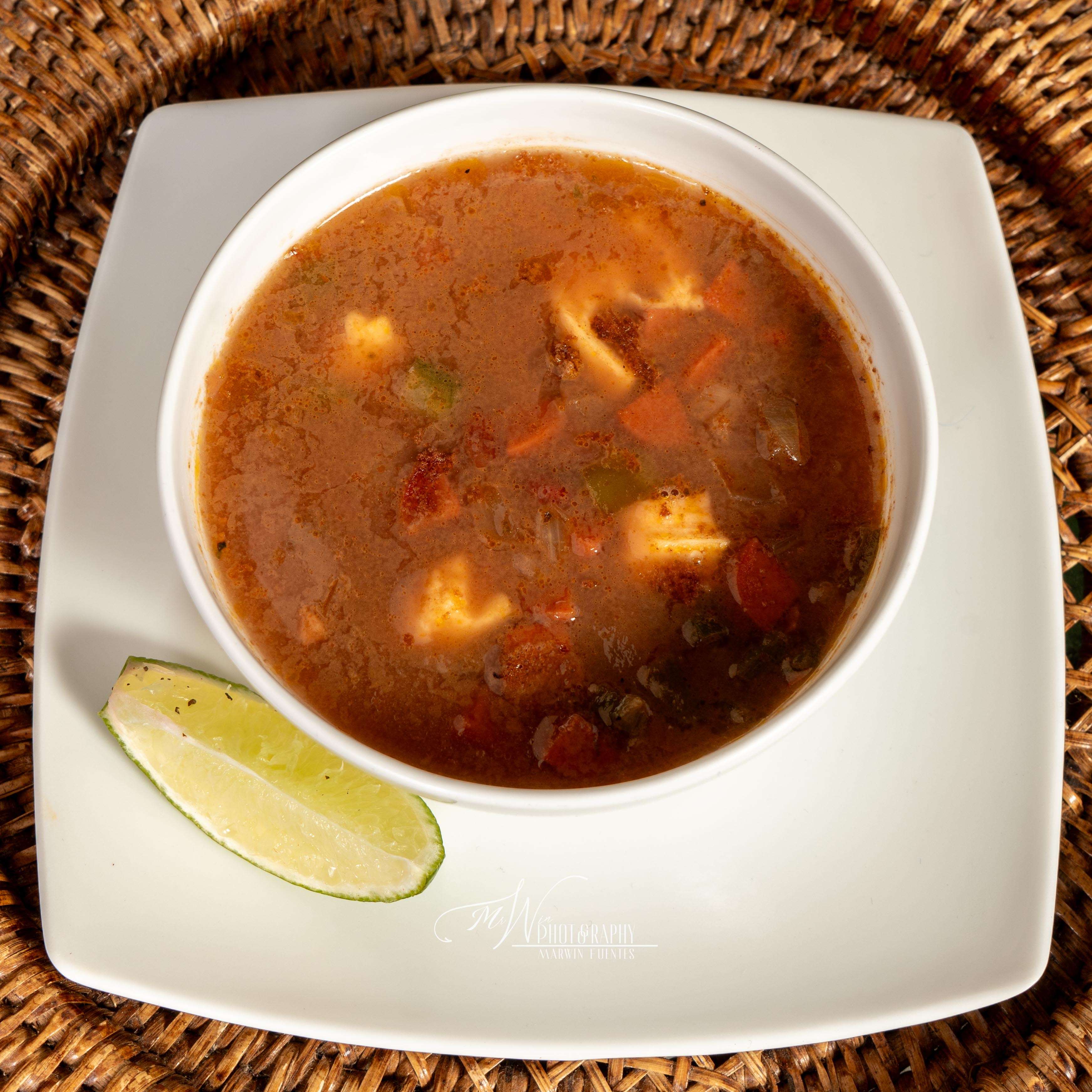 Sopa de frijoles charros 1/2